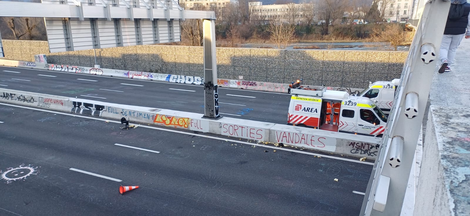 WhatsApp Image 2024-02-02 à 08.58.22_29a913d1.jpg (211 KB)