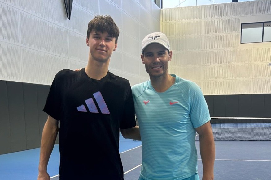 Un jeune tennisman grenoblois s’entraîne avec Rafael Nadal !