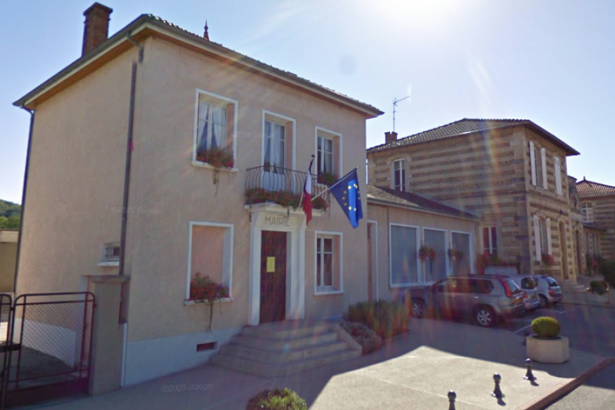 Le maire de Villeneuve-de-Marc a pris la parole après avoir été victime d'une tentative de meurtre